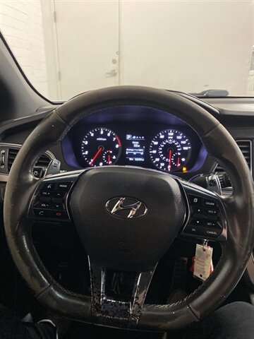 2017 Hyundai SONATA Sport 2.0T - Photo 15 - Mesa, AZ 85201