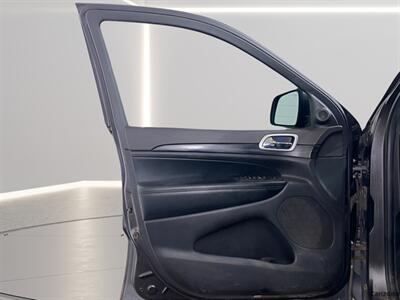 2020 Jeep Grand Cherokee Altitude   - Photo 9 - Mesa, AZ 85201