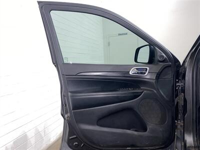 2020 Jeep Grand Cherokee Altitude   - Photo 9 - Mesa, AZ 85201