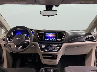 2017 Chrysler Pacifica Touring L   - Photo 12 - Mesa, AZ 85201