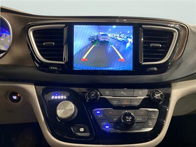 2017 Chrysler Pacifica Touring L   - Photo 16 - Mesa, AZ 85201