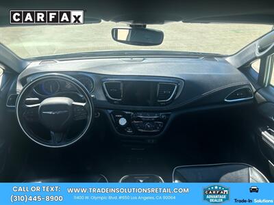 2018 Chrysler Pacifica Limited S Appearance Package   - Photo 14 - Los Angeles, CA 90064