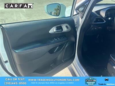 2018 Chrysler Pacifica Limited S Appearance Package   - Photo 32 - Los Angeles, CA 90064