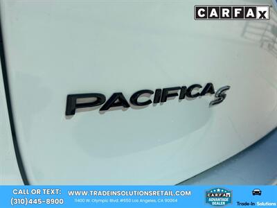 2018 Chrysler Pacifica Limited S Appearance Package   - Photo 10 - Los Angeles, CA 90064