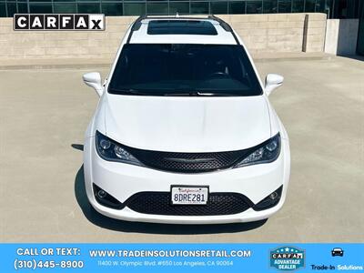 2018 Chrysler Pacifica Limited S Appearance Package   - Photo 9 - Los Angeles, CA 90064