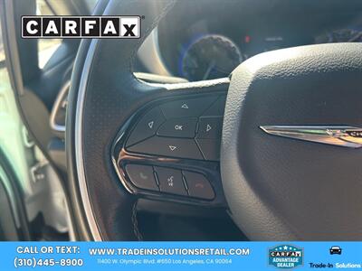 2018 Chrysler Pacifica Limited S Appearance Package   - Photo 17 - Los Angeles, CA 90064