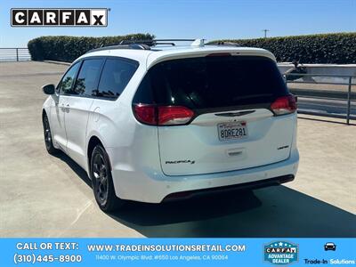 2018 Chrysler Pacifica Limited S Appearance Package   - Photo 3 - Los Angeles, CA 90064