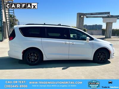 2018 Chrysler Pacifica Limited S Appearance Package   - Photo 6 - Los Angeles, CA 90064