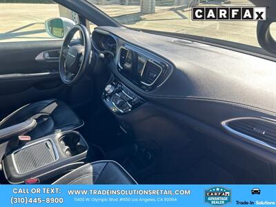 2018 Chrysler Pacifica Limited S Appearance Package   - Photo 15 - Los Angeles, CA 90064