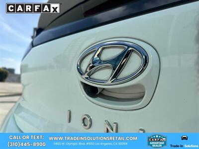 2020 Hyundai IONIQ Electric Limited   - Photo 18 - Los Angeles, CA 90064