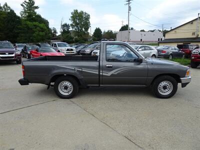 1989 Toyota Pickup Deluxe   - Photo 3 - Cincinnati, OH 45255