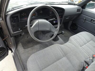 1989 Toyota Pickup Deluxe   - Photo 14 - Cincinnati, OH 45255