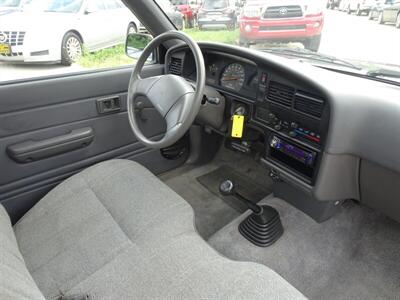 1989 Toyota Pickup Deluxe   - Photo 9 - Cincinnati, OH 45255