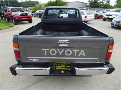 1989 Toyota Pickup Deluxe   - Photo 5 - Cincinnati, OH 45255