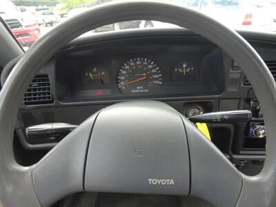 1989 Toyota Pickup Deluxe   - Photo 15 - Cincinnati, OH 45255