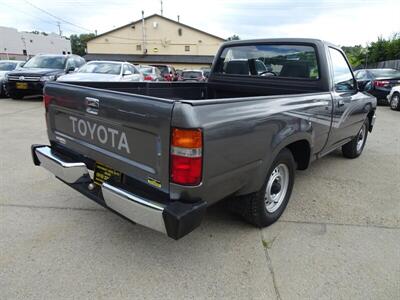 1989 Toyota Pickup Deluxe   - Photo 6 - Cincinnati, OH 45255