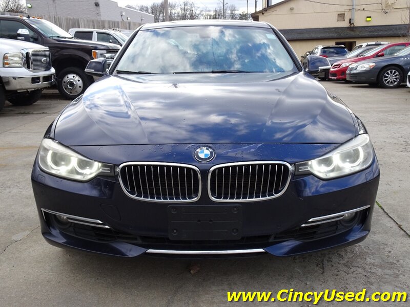 2013 BMW 3 Series 328i photo 2