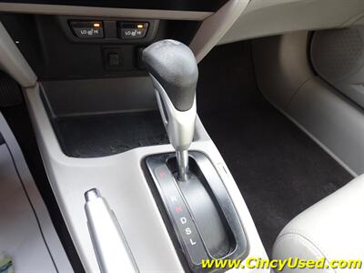 2012 Honda Civic Hybrid w/Leather w/Navi   - Photo 18 - Cincinnati, OH 45255