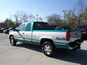 1995 Chevrolet C/K 2500 Series K2500 Cheyenne   - Photo 4 - Cincinnati, OH 45255