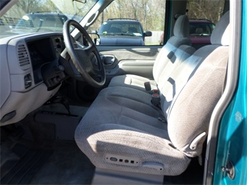 1995 Chevrolet C/K 2500 Series K2500 Cheyenne   - Photo 14 - Cincinnati, OH 45255