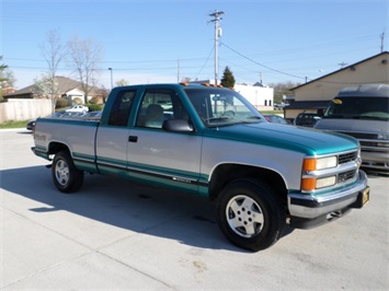 1995 Chevrolet C/K 2500 Series K2500 Cheyenne   - Photo 1 - Cincinnati, OH 45255