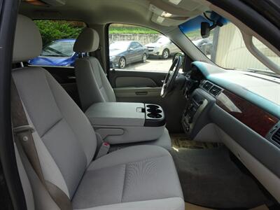 2009 GMC Yukon SLE  5.3L V8 4X4 - Photo 15 - Cincinnati, OH 45255