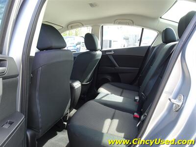 2013 Mazda MAZDA3 i SV   - Photo 13 - Cincinnati, OH 45255