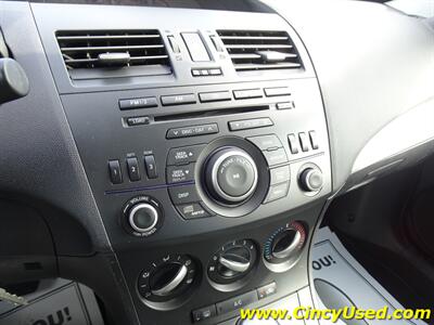 2013 Mazda MAZDA3 i SV   - Photo 18 - Cincinnati, OH 45255