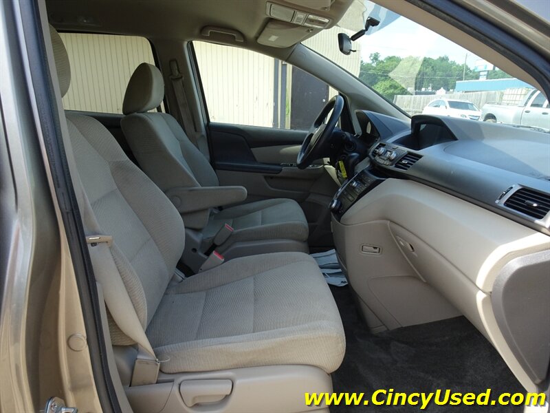 2012 Honda Odyssey LX - Photo 17 - Cincinnati, OH 45255