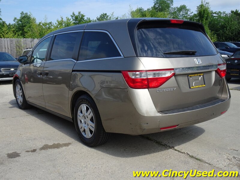 2012 Honda Odyssey LX - Photo 8 - Cincinnati, OH 45255