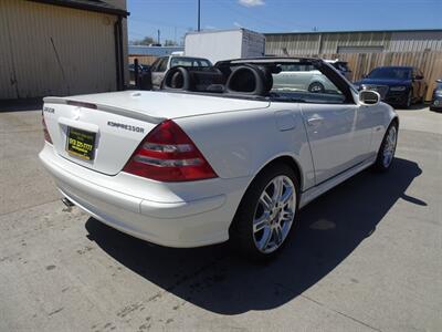 2004 Mercedes-Benz SLK 230 Kompressor  2.3L I4 RWD - Photo 6 - Cincinnati, OH 45255