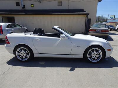 2004 Mercedes-Benz SLK 230 Kompressor  2.3L I4 RWD - Photo 5 - Cincinnati, OH 45255