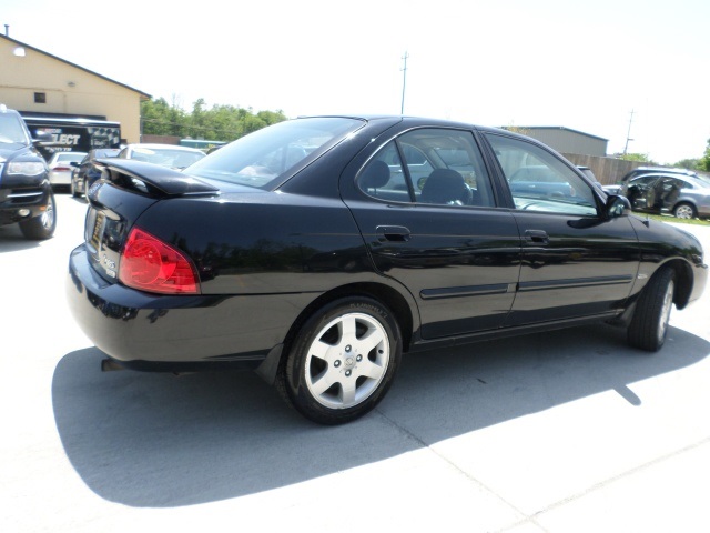 2005 Nissan Sentra 1.8 S - Photo 13 - Cincinnati, OH 45255