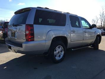 2011 Chevrolet Suburban LT 1500   - Photo 13 - Cincinnati, OH 45255