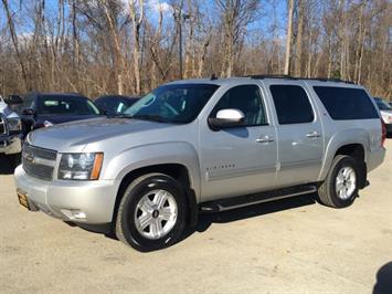 2011 Chevrolet Suburban LT 1500   - Photo 3 - Cincinnati, OH 45255