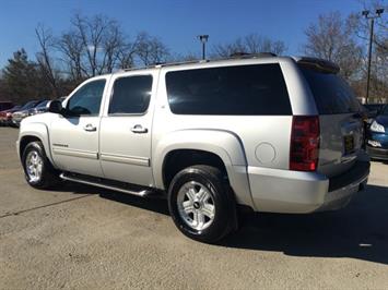 2011 Chevrolet Suburban LT 1500   - Photo 4 - Cincinnati, OH 45255