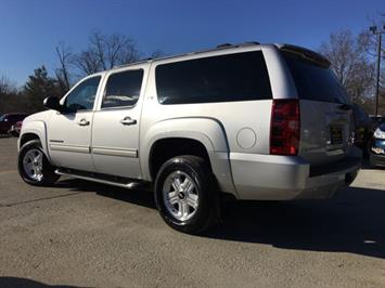 2011 Chevrolet Suburban LT 1500   - Photo 12 - Cincinnati, OH 45255