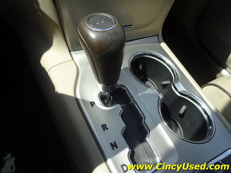 2011 Jeep Grand Cherokee Overland Summit - Photo 19 - Cincinnati, OH 45255