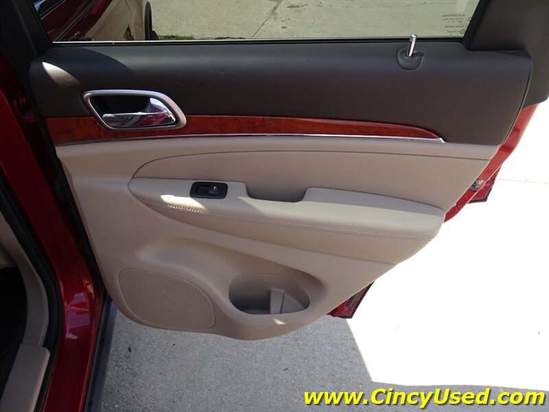 2011 Jeep Grand Cherokee Overland Summit - Photo 34 - Cincinnati, OH 45255