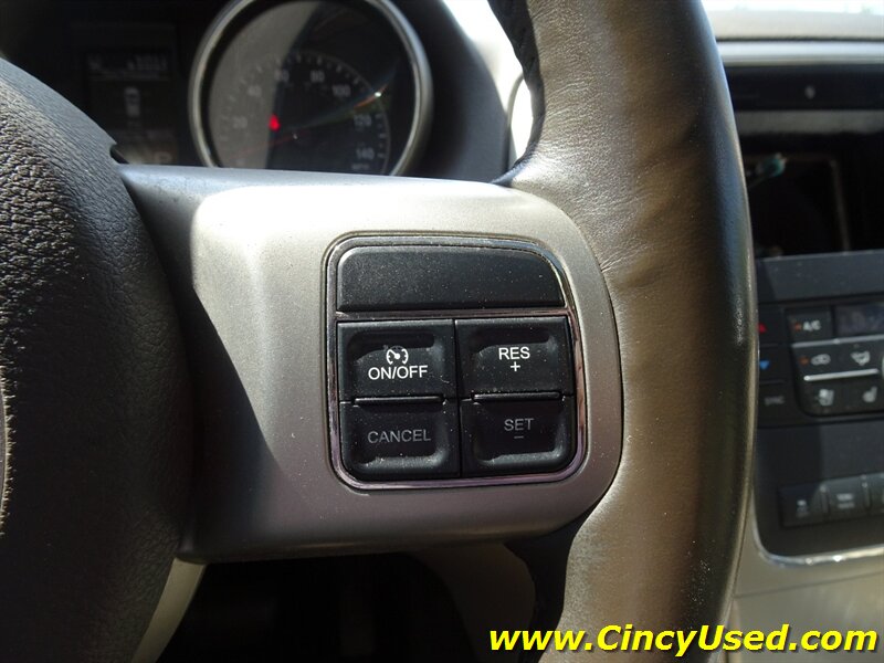 2011 Jeep Grand Cherokee Overland Summit - Photo 23 - Cincinnati, OH 45255