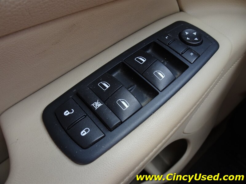 2011 Jeep Grand Cherokee Overland Summit - Photo 25 - Cincinnati, OH 45255