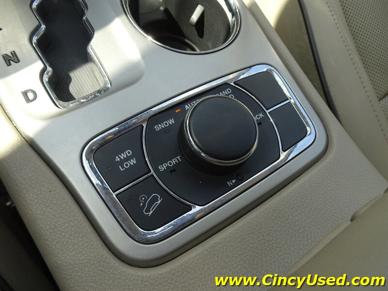 2011 Jeep Grand Cherokee Overland Summit - Photo 18 - Cincinnati, OH 45255
