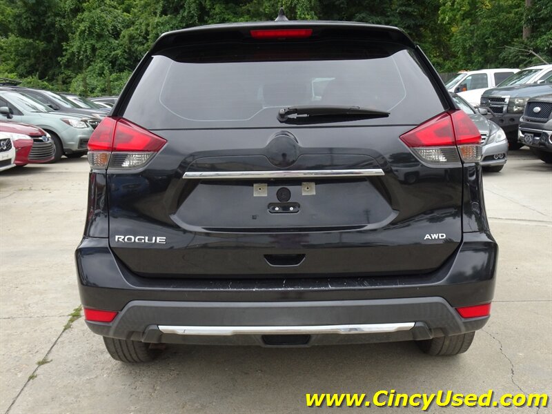 2018 Nissan Rogue S - Photo 8 - Cincinnati, OH 45255