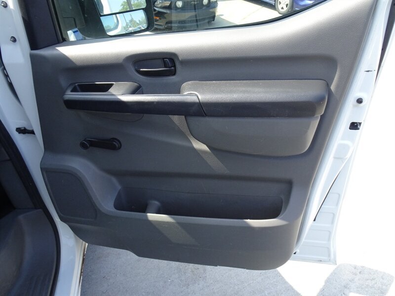 2013 Nissan NV Cargo 2500 HD S   - Photo 22 - Cincinnati, OH 45255