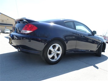 2005 Hyundai Tiburon GS   - Photo 13 - Cincinnati, OH 45255