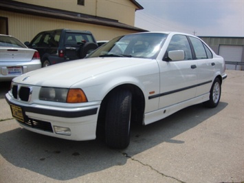 1997 BMW 318i   - Photo 11 - Cincinnati, OH 45255