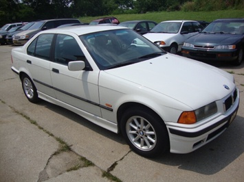 1997 BMW 318i   - Photo 1 - Cincinnati, OH 45255