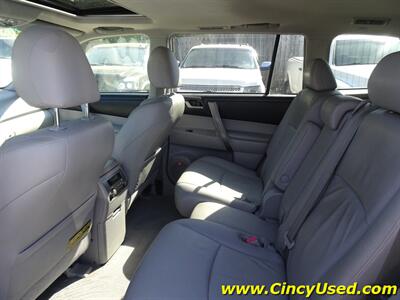 2009 Toyota Highlander Sport  3.5L V6 AWD - Photo 12 - Cincinnati, OH 45255