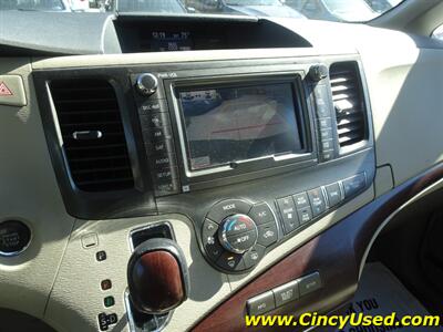 2012 Toyota Sienna XLE 7-Passenger  3.5L V6 AWD - Photo 32 - Cincinnati, OH 45255