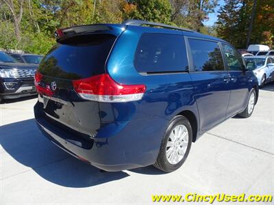 2012 Toyota Sienna XLE 7-Passenger  3.5L V6 AWD - Photo 6 - Cincinnati, OH 45255